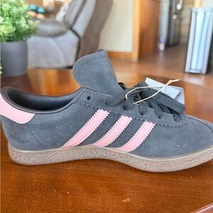 Adidas Womens Stadt Sneakers in Charcoal and Pink